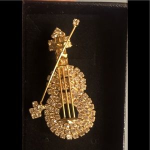 Beautiful Antique CZ 🎻 brooch in gold